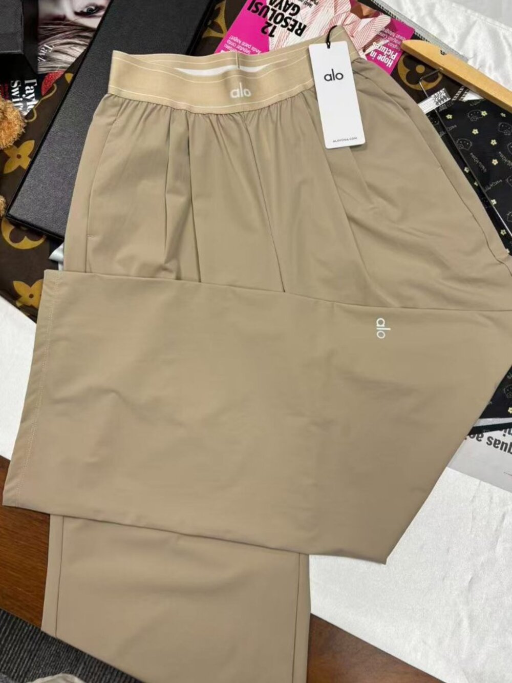 Loose pants🔥Alo Yoga Suit Up Trouser Gravel Color💡30-inch Inner Seam Length - Picture 10 of 14